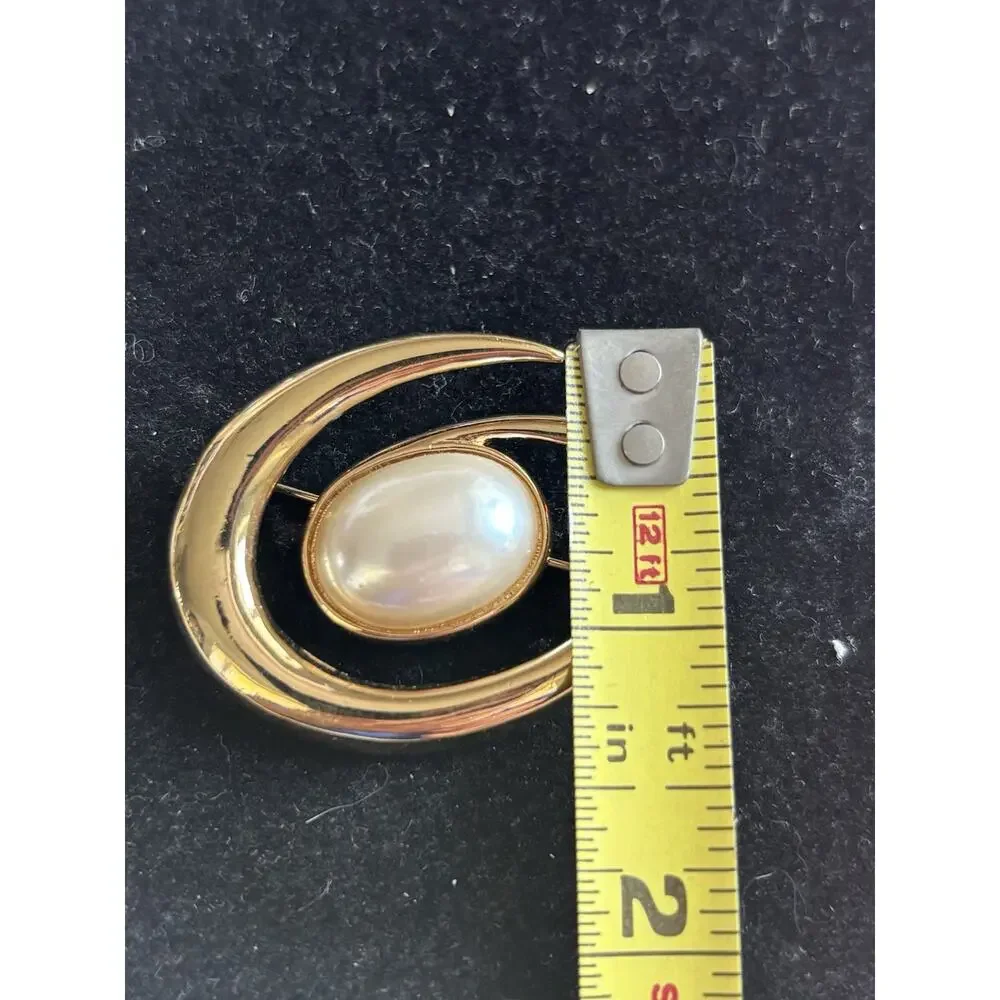 Vtg Signed Monet High Shine Gold Swirl Faux Pearl Brooch Geometric Very 1980’s